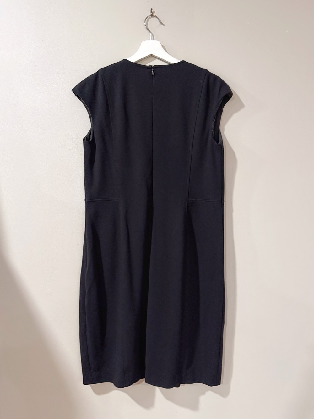 Akris Punto Women's 16 Black Cap Sleeve Zip Sheath Dress Quiet Luxury Office - Picture 3 of 10